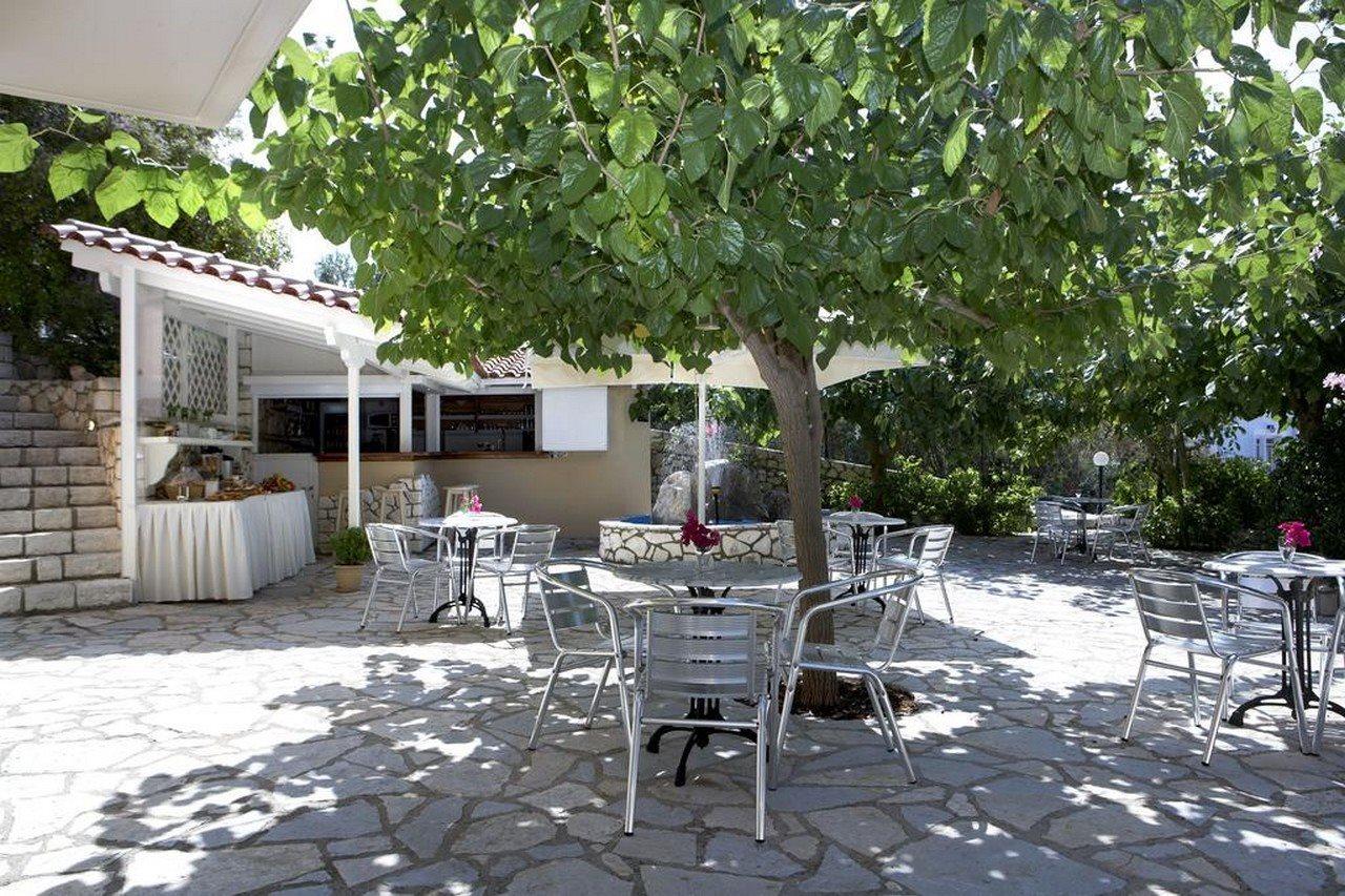 Dafnoudi Hotel Apartments Antipata  Buitenkant foto