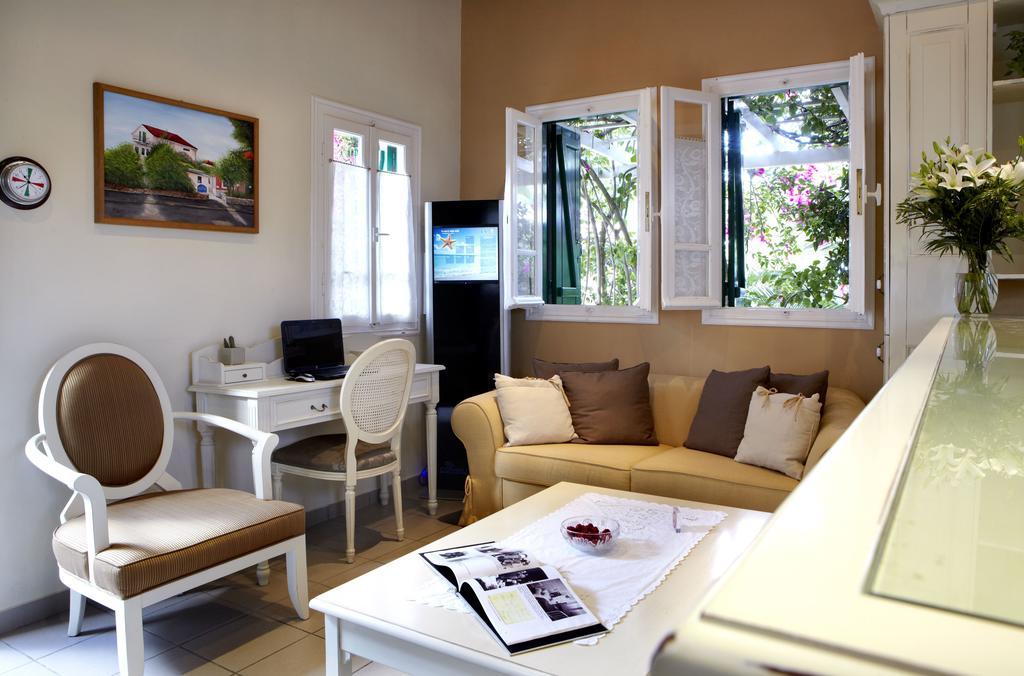 Dafnoudi Hotel Apartments Antipata  Buitenkant foto