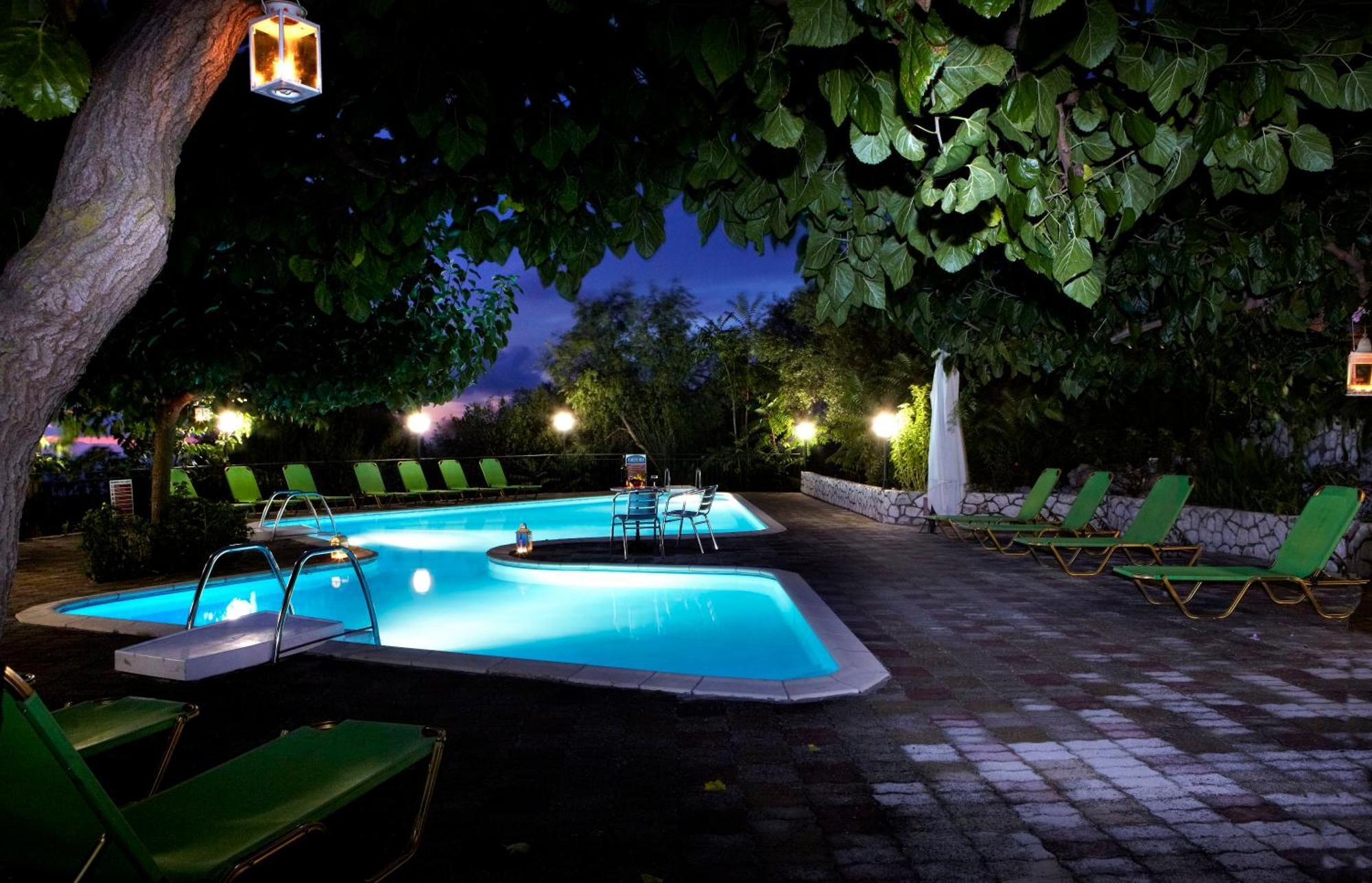 Dafnoudi Hotel Apartments Antipata  Buitenkant foto