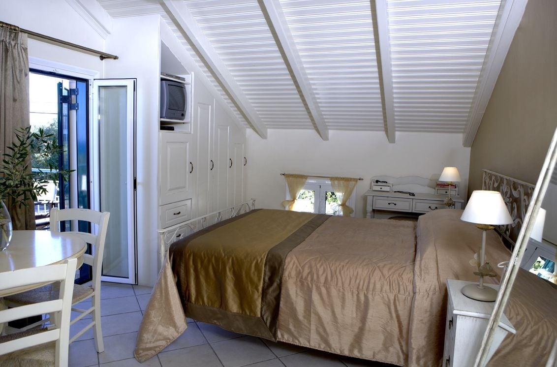 Dafnoudi Hotel Apartments Antipata  Buitenkant foto