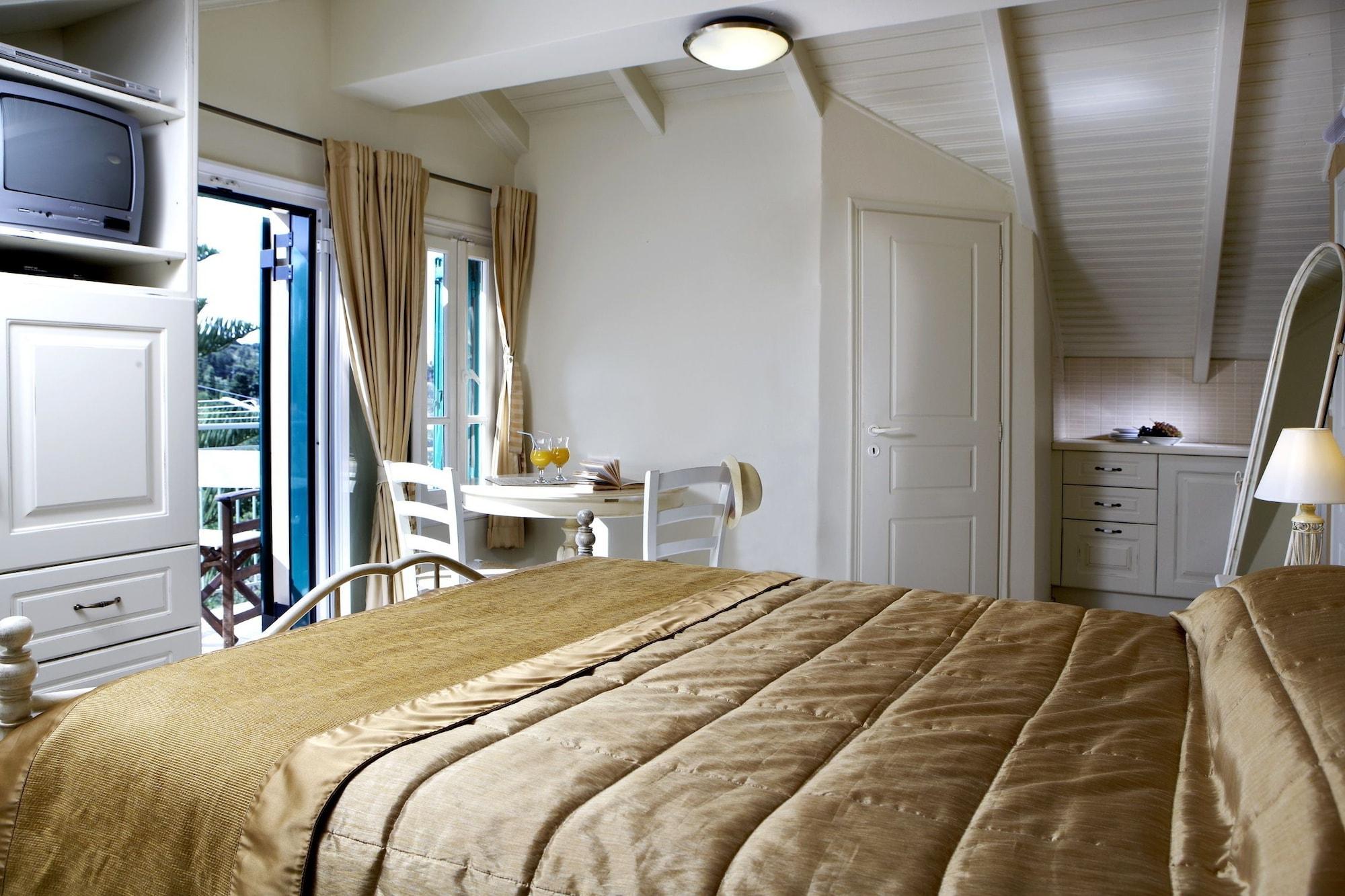 Dafnoudi Hotel Apartments Antipata  Buitenkant foto
