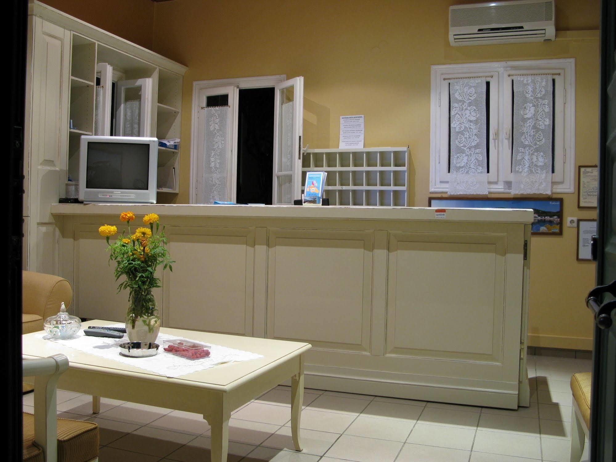 Dafnoudi Hotel Apartments Antipata  Buitenkant foto