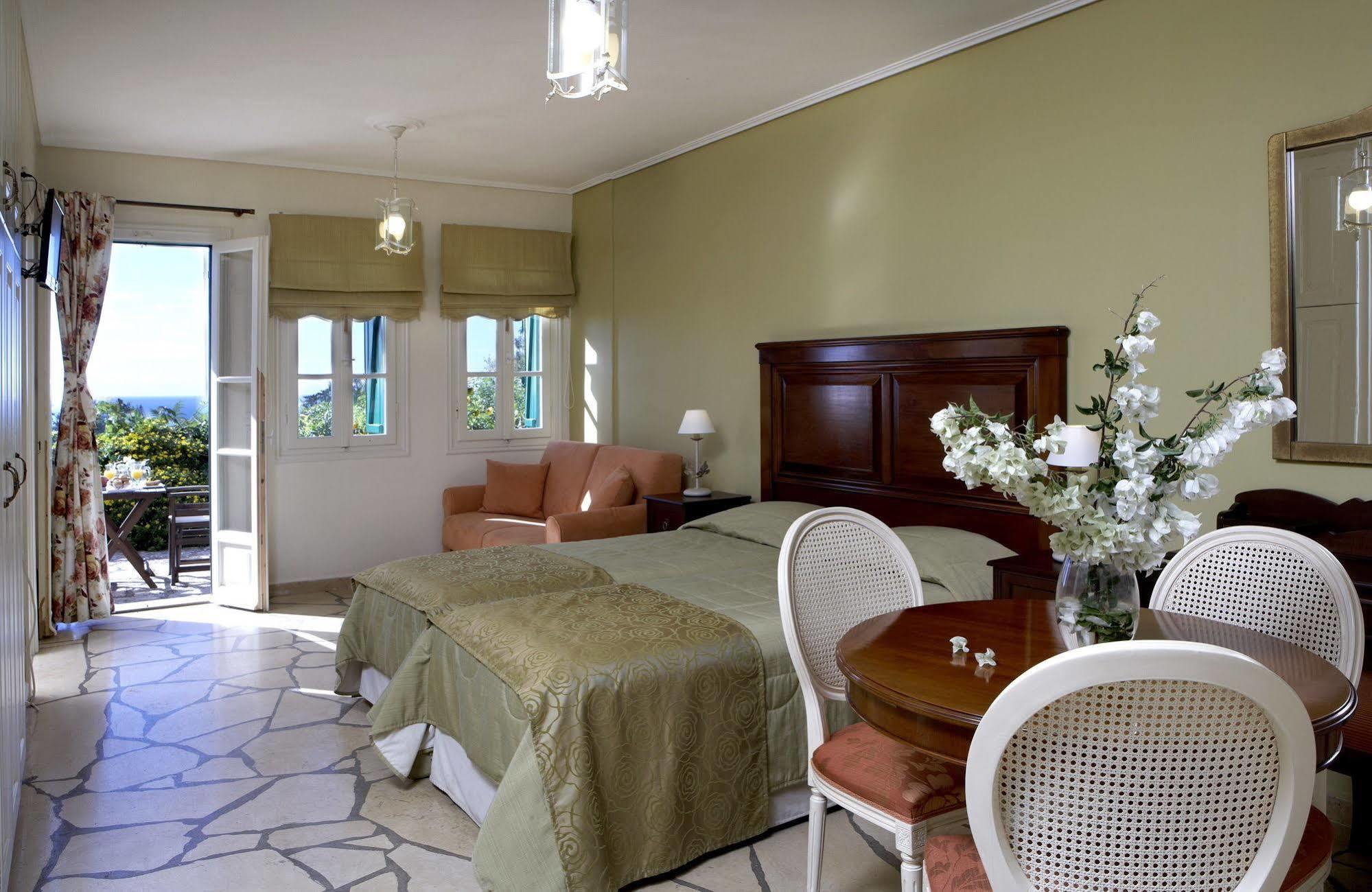Dafnoudi Hotel Apartments Antipata  Buitenkant foto